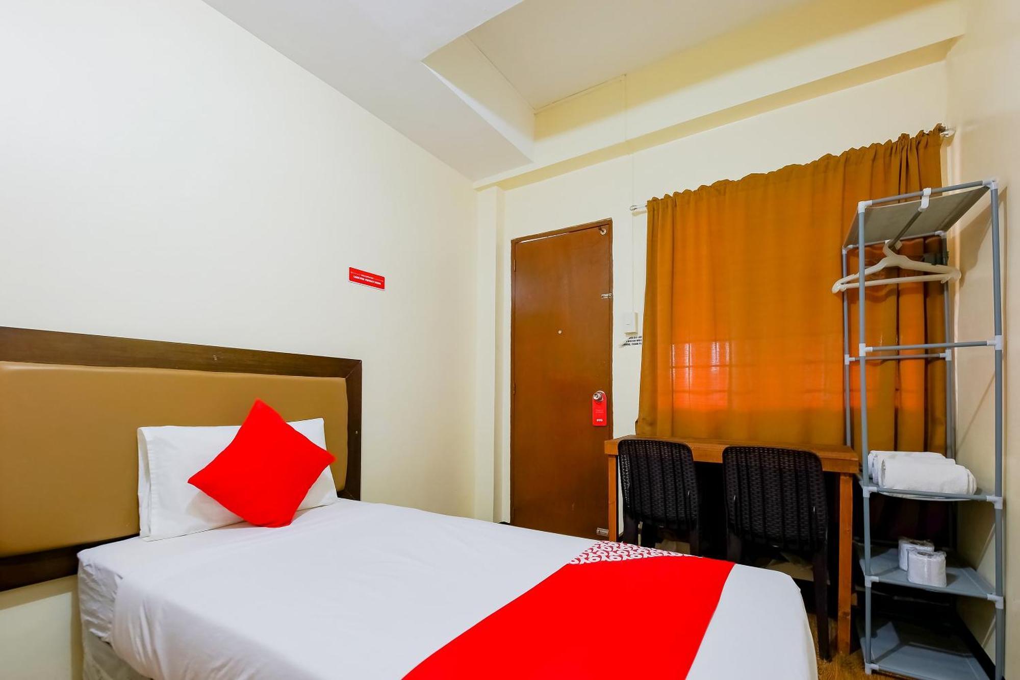 Oyo 431 Apollo 11 Apartelle Pasay Extérieur photo