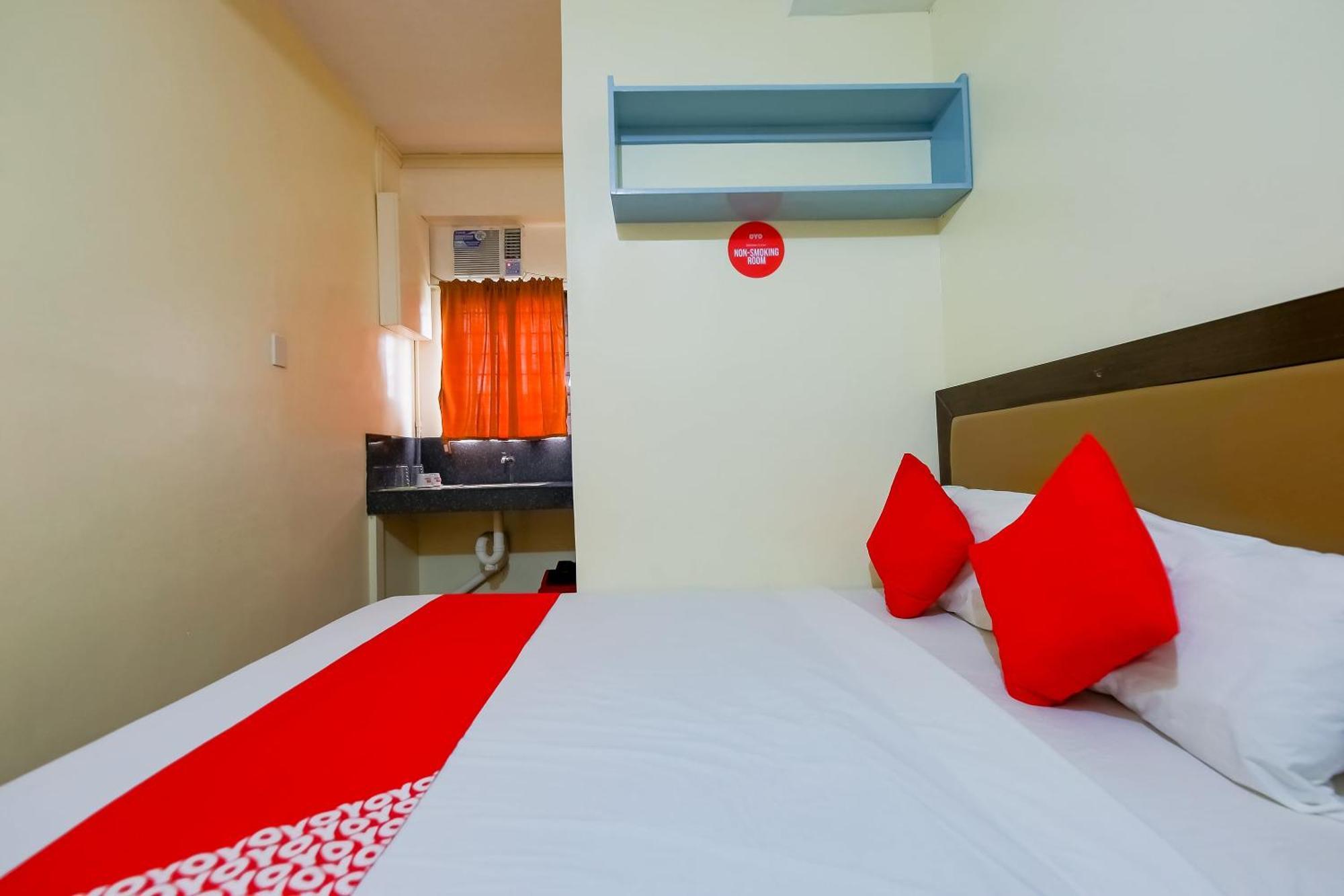 Oyo 431 Apollo 11 Apartelle Pasay Extérieur photo